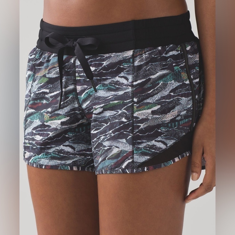 LULULEMON Hotty Hot Short (Long  4")
Mini Sweatr Multi Black / Black - Picture 10 of 11